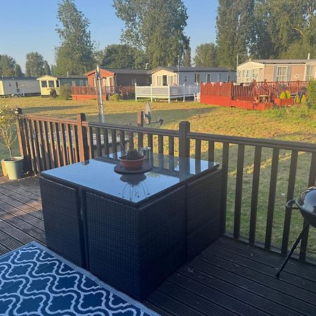 Beautiful 2 Bedroom Caravan On Billing Aquadrome Northampton Exterior photo
